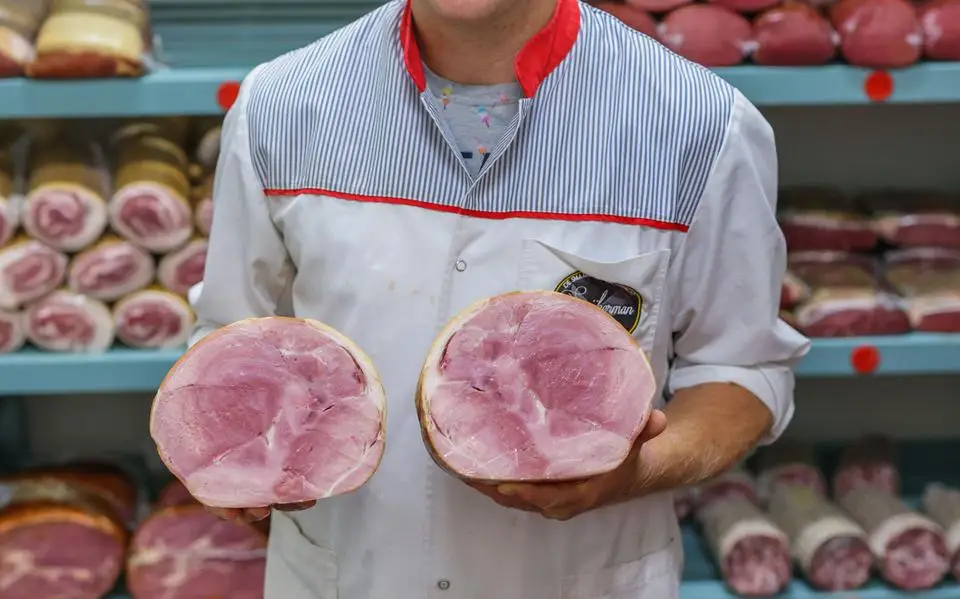 Henk (39) uit Akkrum weet precies hoe je de lekkerste ham maakt: je moet de tijd nemen