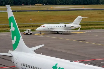Eigenaren hangar te vlug met schadeclaim na verbannen privéjets op Eindhoven Airport