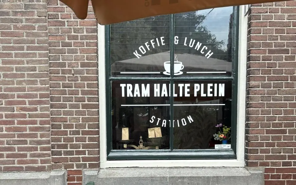 De broodjes zijn rijkelijk belegd bij Tramhalteplein in Noordwolde, een lunchroom in een oud tramstation