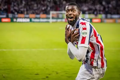 Bokila (36) begint na Willem II-vertrek aan Schots avontuur: ‘Het enige nadeel: ze voetballen hier door met Kerstmis’