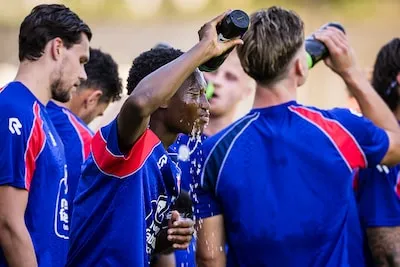 Sporten in de hitte: XXL-bidons van 1,5 liter en jezelf wegen voor en na de training