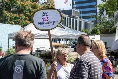 De markt van Tilburg op om bomen te redden: ‘Doodzonde, die kap’