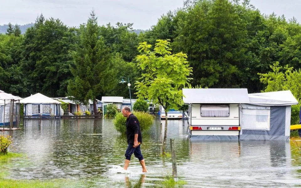 Dit weekend extreem veel regen verwacht in de Alpen. Zo ga je goed voorbereid op reis