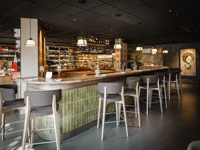 Nuenens wijnrestaurant Gastrovino én hun buren balen, want de tussenmuur blijkt achteraf wel erg dun