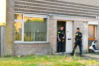 Bewoner beschoten huis werd pas wakker toen agenten in de gang stonden: ‘Geen idee waarom dit is gebeurd’