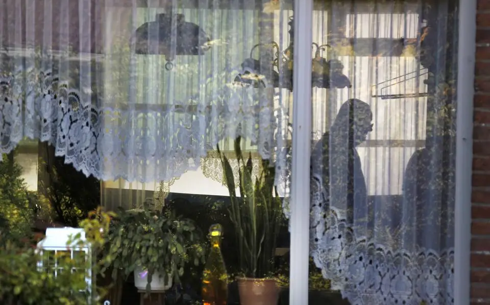 Is drama in Assen een unieke zaak? In Minnertsga lag man (50) vier jaar dood op zijn slaapkamer. ‘Lit my mar’