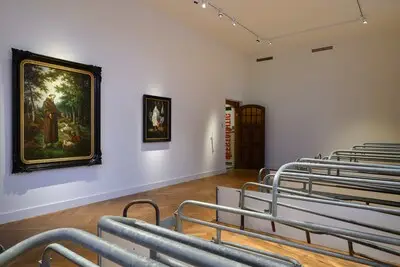 In Museum W staat dierenvriend Franciscus in doodstille varkensstal