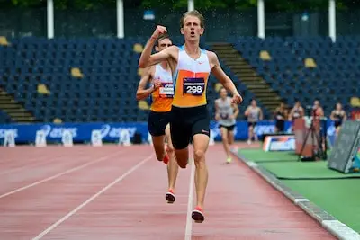 Kersvers Nederlands kampioen uit Veldhoven verslaat olympiër en is op jacht naar WK-limiet: ‘Dit is het beste wat ik ooit ben geweest’