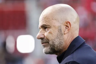 PSV-trainer Peter Bosz blijft op de vlakte over keuze voor Matej Kovar in plaats van Nick Olij tegen Go Ahead Eagles