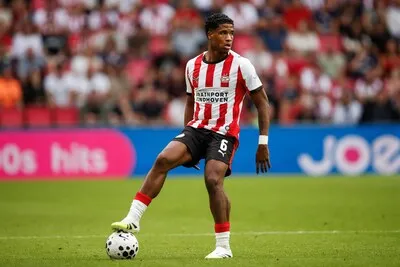 Flamingo heeft de oplossing gevonden voor een bijzonder taalprobleem bij PSV: ‘Vamos’