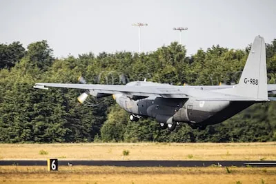 Militair vliegtuig vanuit Eindhoven vertrokken voor voedseldroppings boven Gaza: elke dag 16.000 kilo