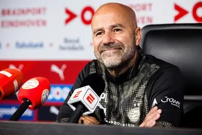 Peter Bosz met PSV in gesprek over verlengen contract: ‘Ik heb het zelf ongelooflijk naar mijn zin’