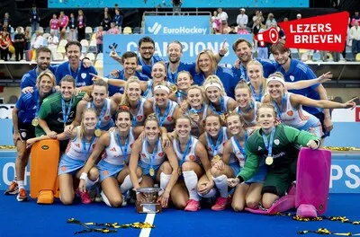 Hockeydames Europees kampioen, maar voetbal blijft koning in de krant