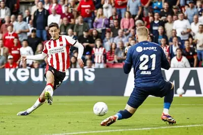 LIVE | PSV koerst af op derde overwinning van het seizoen