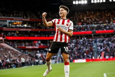 LIVE eredivisie | PSV incasseert vlak voor tijd nog een tegentreffer: Mats Seuntjens schiet vrije trap binnen