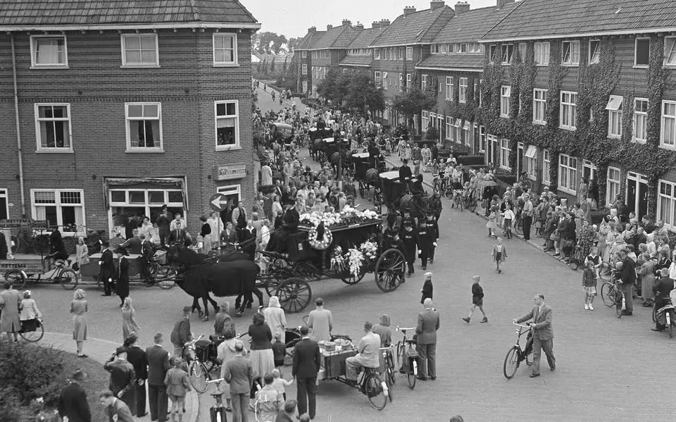 De treinramp van de Oranjebuurt in Groningen. Hilda (80): ‘Het ongeluk heeft mijn leven op de kop gezet’