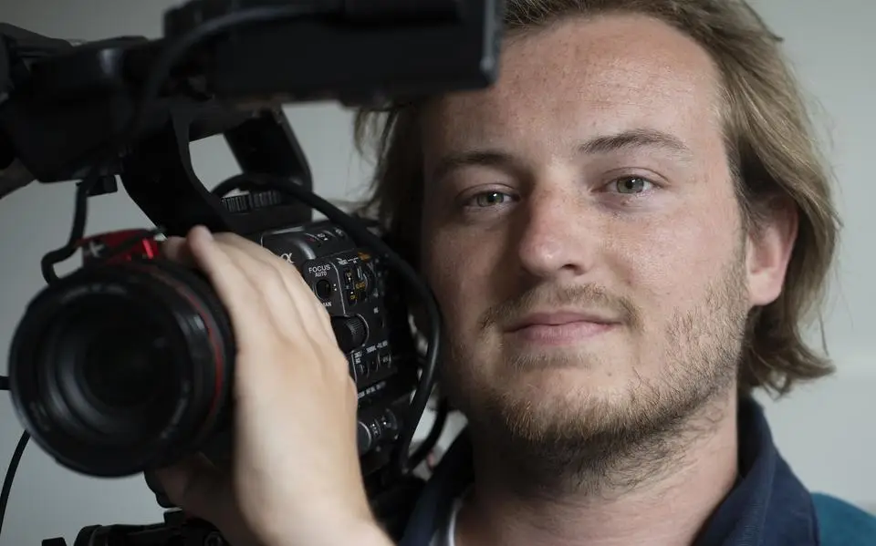 Ivo (26) uit Leeuwarden maakt documentaire over jubilerend Mannenkoor Karrespoor