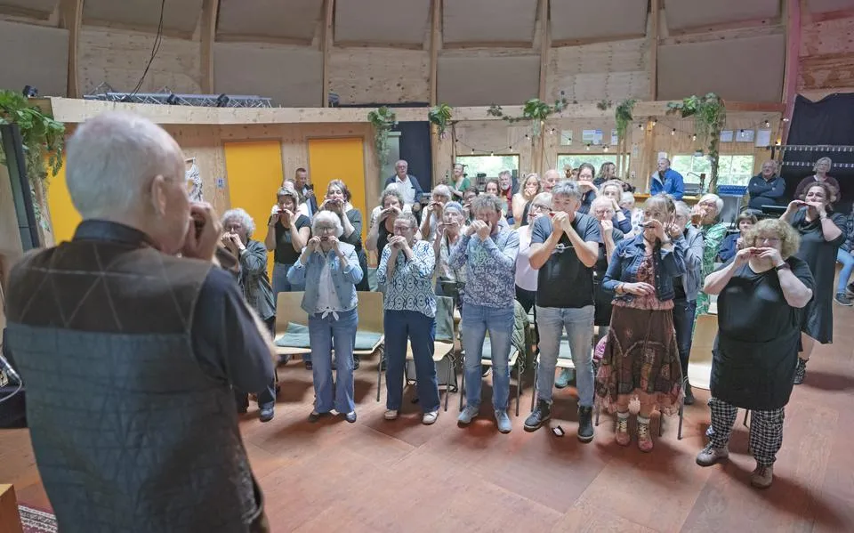 Mondharmonica-revival tijdens WâldSmûk Festival:  ‘In pear kear blaze en sûgje en kinst spylje’