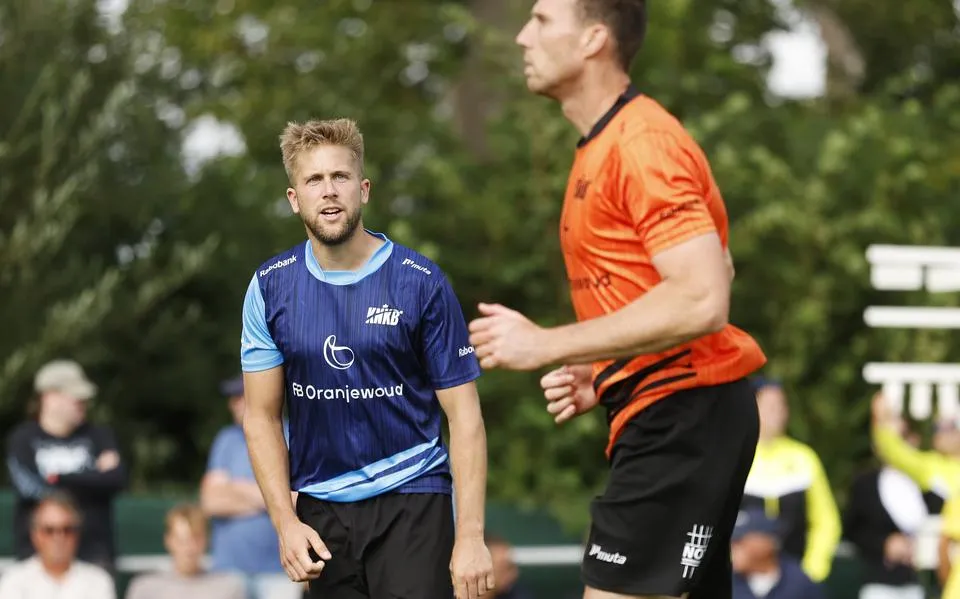 Steenstra c.s. pakken in Witmarsum de winnende draad weer op; goed voor achtste seizoenzege