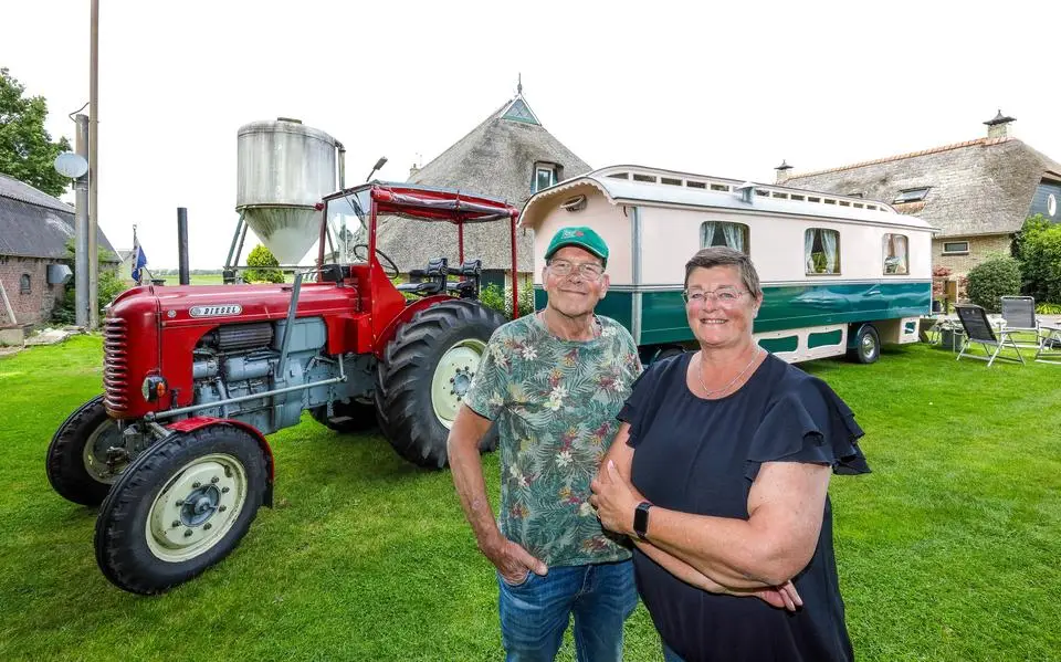 Feikje en Sieger uit Dronryp genieten meer dan ooit van hun klassieke woonwagen en negen Oostenrijkse trekkers