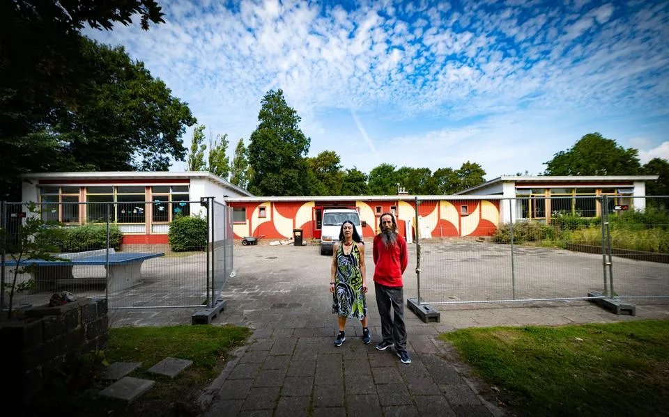 Kunstenaarsduo uit Harlingen beleeft stressvol laatste weekend in antikraakpand. ‘Het is allemaal heel frustrerend’