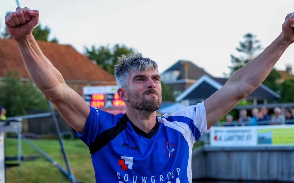 Geëmotioneerde Ysbrand Galama draagt overwinning op aan oom Dino: ‘Hy wie sljocht op sport’