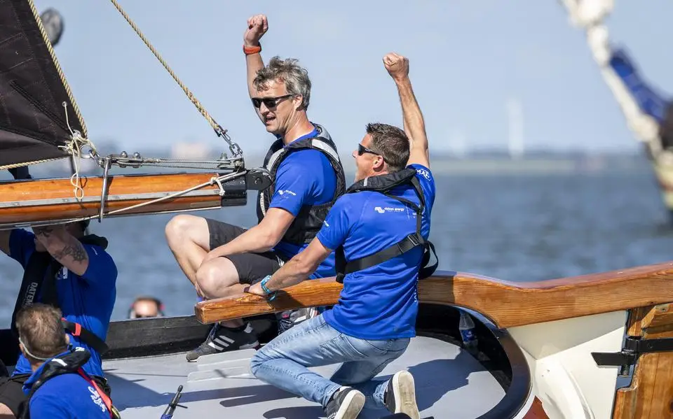 Precies tien jaar na zijn vorige overwinning slaat Klaas Kuperus uit Makkum weer toe bij Stavoren