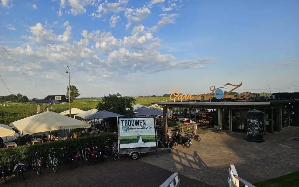Garnwerd aan Zee heeft het mooiste terras van Groningen, maar het eten haalt niet hetzelfde niveau
