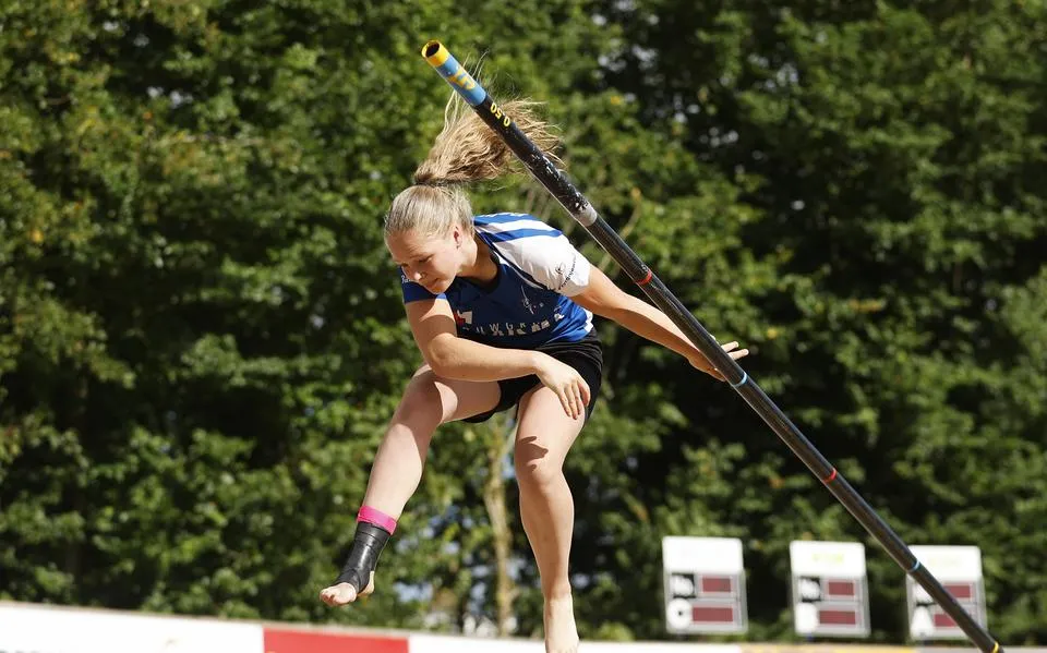 Sanne Bouwstra geniet op FK, maar meest van zege broertje Jorrit