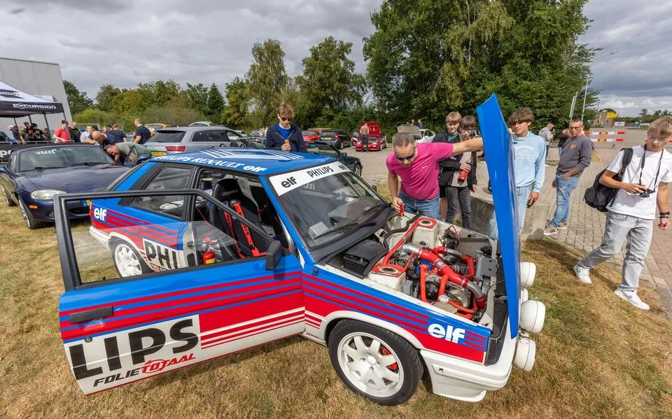 Drukte tijdens ‘car-meeting’ in Wolvega: ‘Wat voor een auto je hebt, maakt helemaal niet uit’