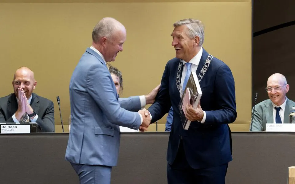 Burgemeester Sybrand Buma van Leeuwarden geïnstalleerd voor tweede periode