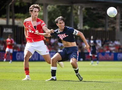 PSV-trainer Heilmann ziet volop ‘Begeisterung’ bij de talenten van de kampioen: halve finale Otten Cup is binnen