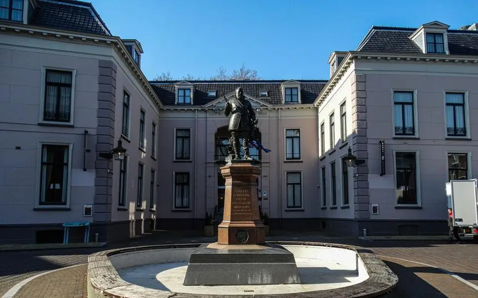 Celstraffen en tbs voor mannen die minderjarig meisje seksueel misbruikten in Fletcher Hotel Leeuwarden