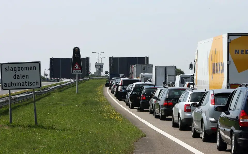 Via Flevoland naar Friesland? Snelweg A6 is deels afgesloten (klus duurt hele maand)