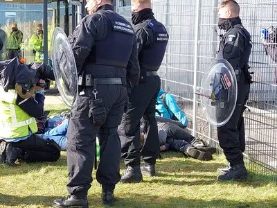 Rechtszaak over demonstratie bij Eindhoven Airport afgebroken, meer rechters nodig