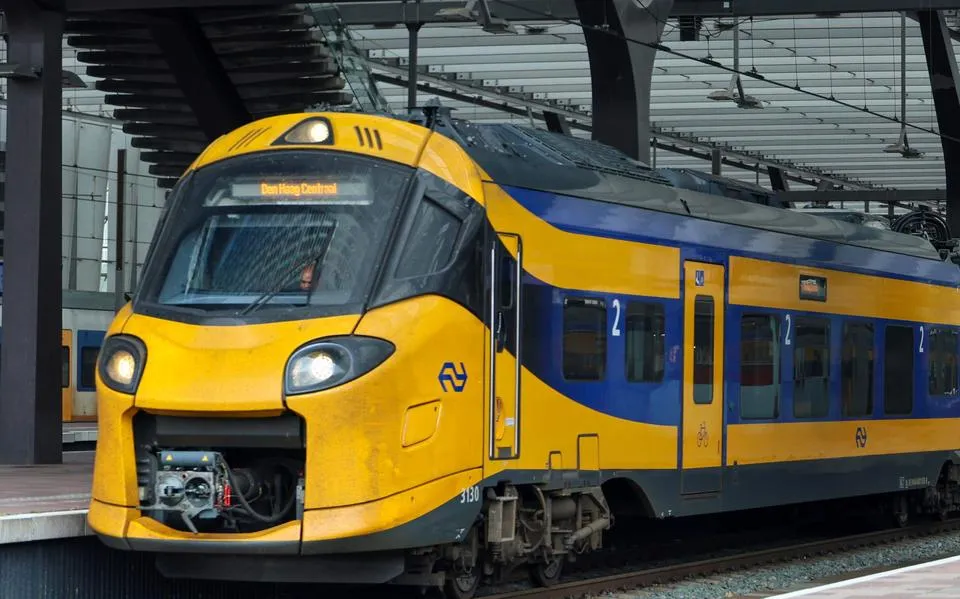 NS en bonden sluiten cao-akkoord na nachtelijke onderhandelingen: 4 procent meer loon