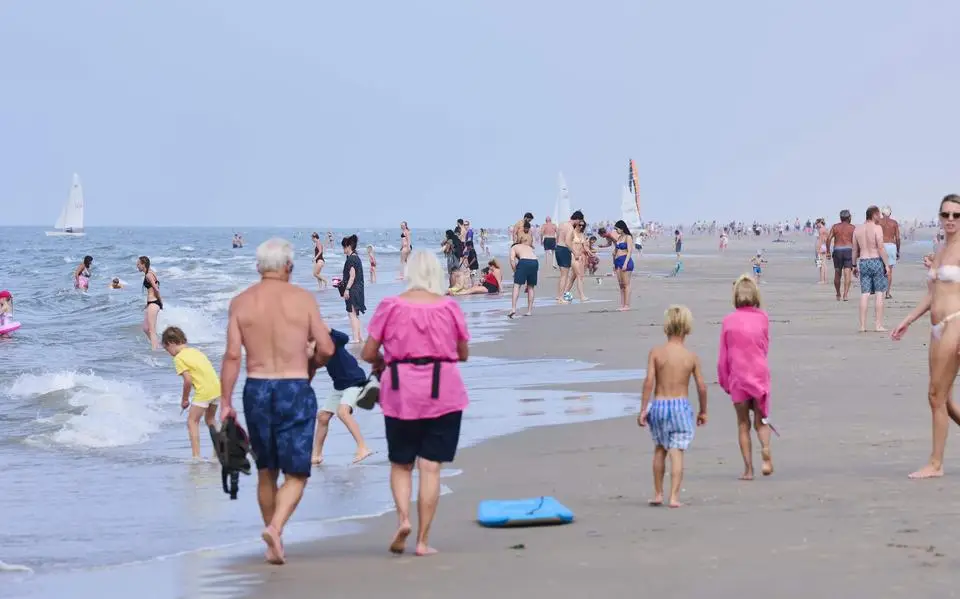 Regen- en onweersbuien maken plaats: opnieuw tropische dag, in weekend koeler