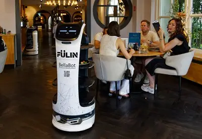 Horeca in Brabant is nog persoonlijk, maar de QR-codes en robots rukken op
