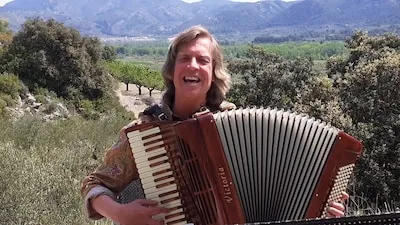 Accordeon van Berrie ‘ontvoerd’ in Tilburg: ‘Dit voelt alsof mijn kind is afgepakt’