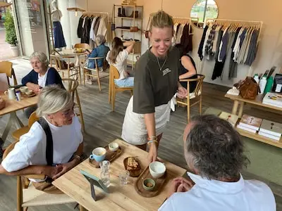 Claire (45) begint een koffiezaak in haar dorp Berkel-Enschot: ‘Maar met alleen koffie is het niet vol te houden’
