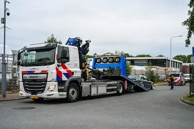 Politie start onderzoek vanwege ernstig gewonde persoon op Conservenweg in Roelofarendsveen