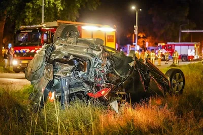Meerdere auto’s geraakt bij zwaar ongeluk op N270 bij Eindhoven: veroorzaker reed vermoedelijk door rood en had gedronken