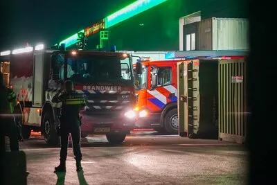 Brand in shredder bij afvalverwerker Van Happen in Eindhoven, pand ontruimd