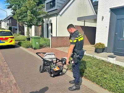 Hoogbejaar­de vrouw (92) die kinderwa­gen aanreed in Waalre, is rijbewijs kwijt