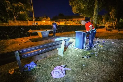 Verwarde man gooit met flesjes en vernielt politieauto in Eindhoven