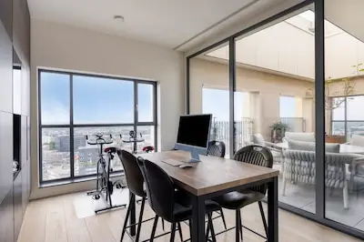 Niet alleen de hoogte doet duizelen, ook de prijs: penthouse De Bankier alweer te koop voor 2,1 miljoen euro