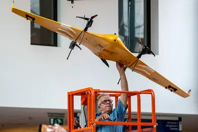 Bloed, medicatie en uitslagen vliegensvlug vervoeren door de lucht: JBZ onderzoekt of het medische drones kan inzetten