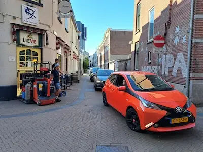 Chaos in Tilburg: fietsers en auto’s komen vast te zitten door omleidingen Spoorlaan