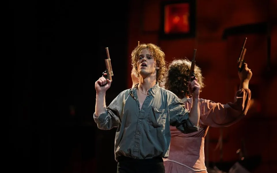Hømlet zorgt in Diever voor het begin van een vermoeden van hoop, in barre tijden | recensie ★★★★☆
