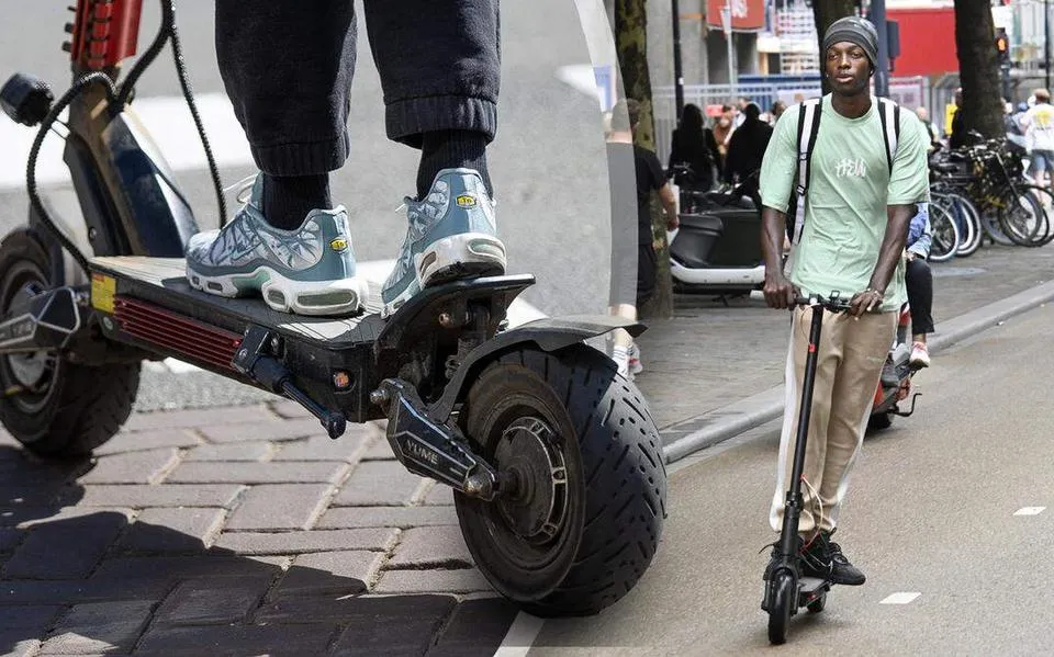 Alarm om opmars e-stepjes op het fietspad: ’Zijn ze helemaal gek geworden, nog meer troep erbij’